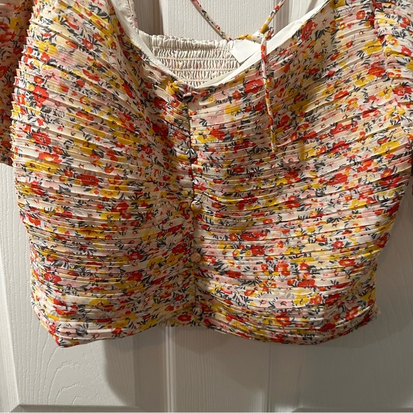 Astr Floral Pintuck Pleated Crop Top Size M - Picture 3 of 8